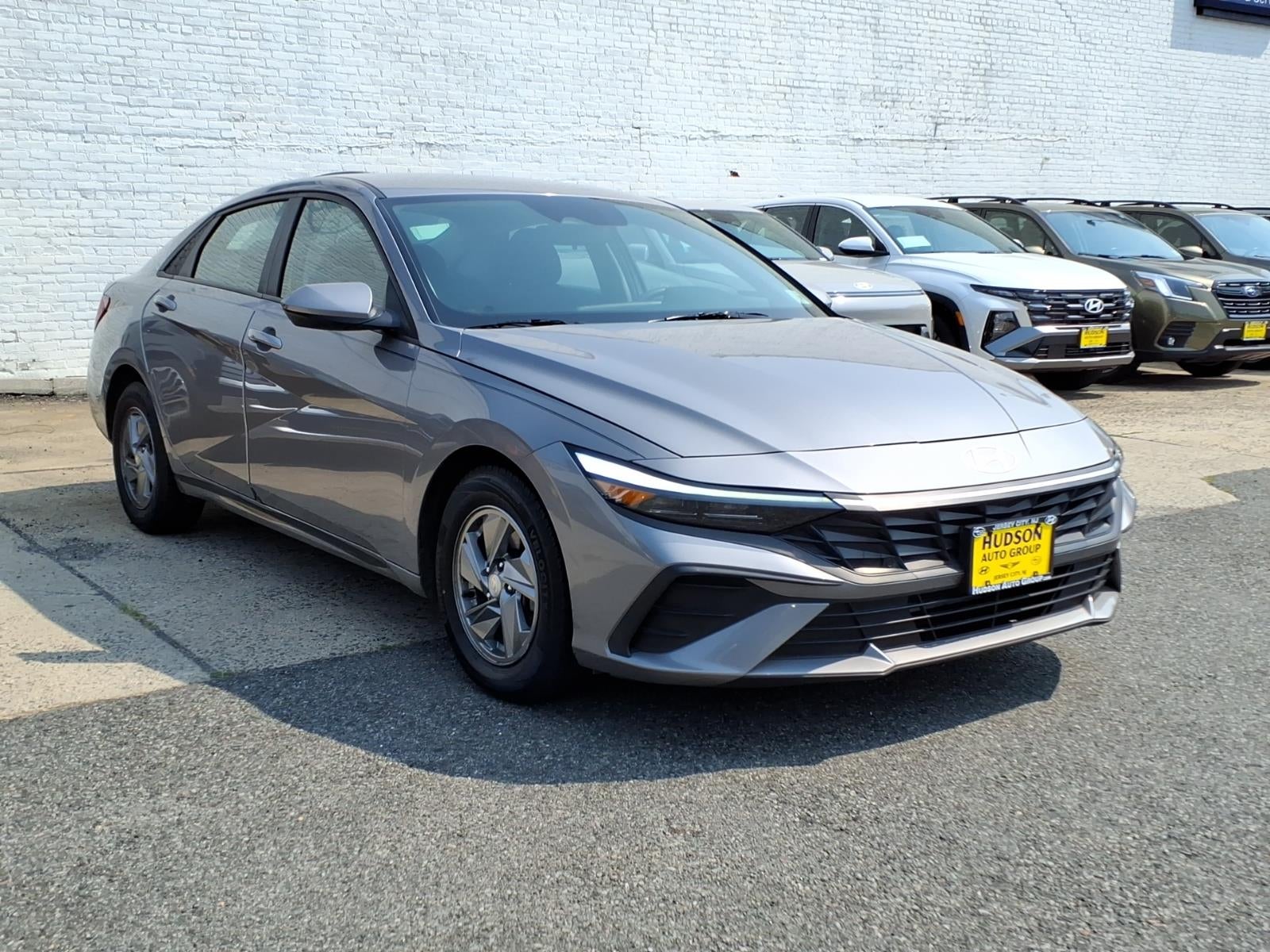 2025 Hyundai ELANTRA SE