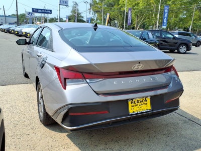 2025 Hyundai ELANTRA SE