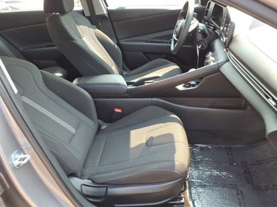 2025 Hyundai ELANTRA SE