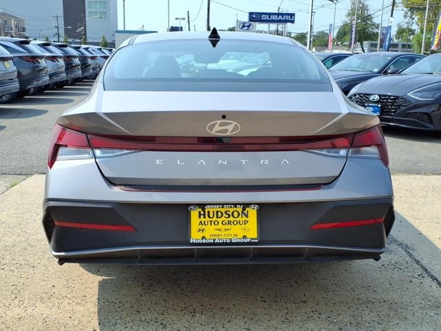 2025 Hyundai ELANTRA SE