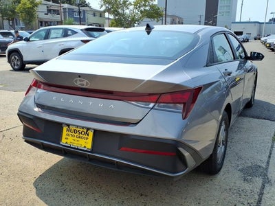 2025 Hyundai ELANTRA SE